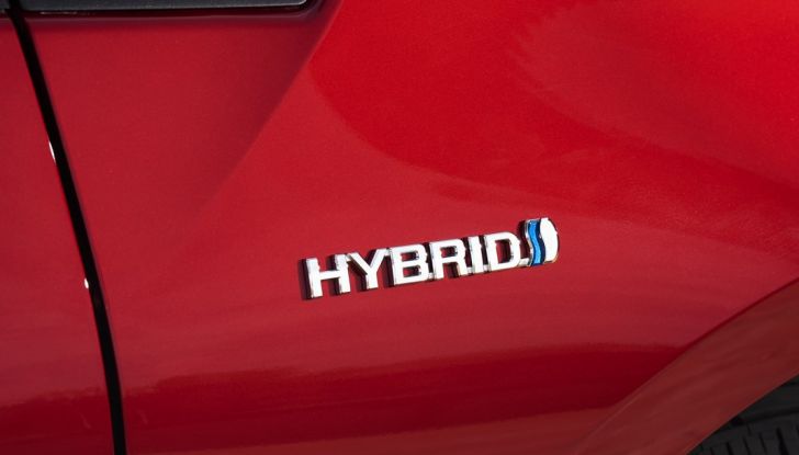 Nuova Toyota Prius, prova su strada della quarta generazione - Foto 19 di 48