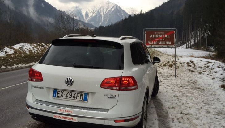 Volkswagen Touareg 3.0 Tdi 262 CV BMT Tiptronic prova su strada e prezzi - Foto 11 di 33