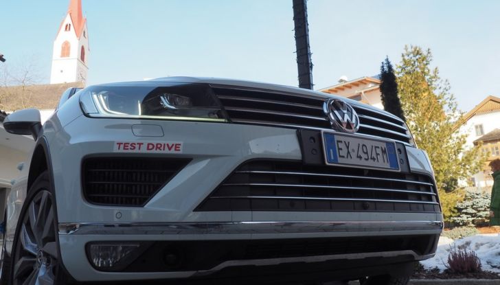Volkswagen Touareg 3.0 Tdi 262 CV BMT Tiptronic prova su strada e prezzi - Foto 24 di 33