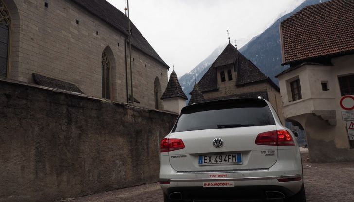 Volkswagen Touareg 3.0 Tdi 262 CV BMT Tiptronic prova su strada e prezzi - Foto 25 di 33