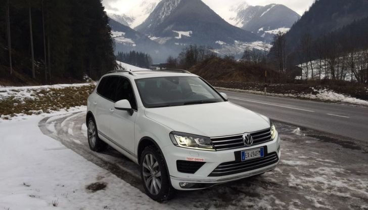 Volkswagen Touareg 3.0 Tdi 262 CV BMT Tiptronic prova su strada e prezzi - Foto 3 di 33