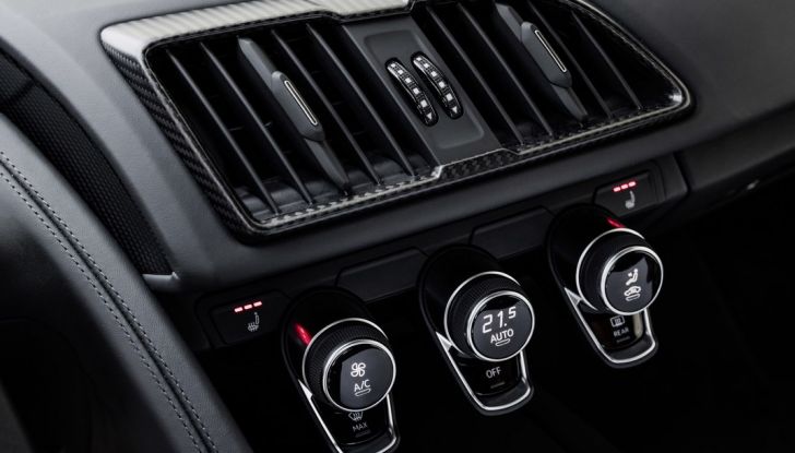 R8 V10 plus dettaglio interno