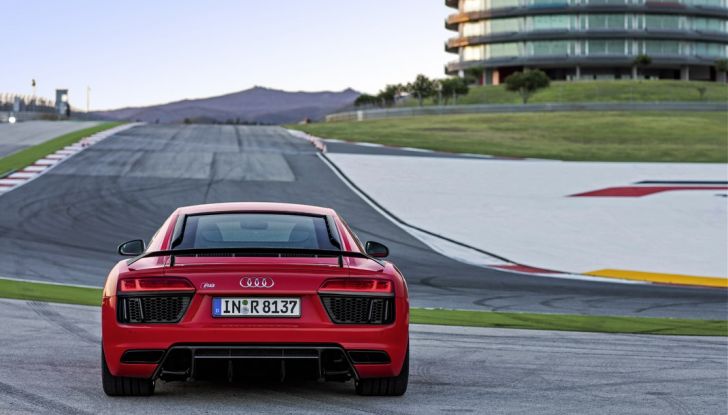 Audi R8 V10 plus calandra