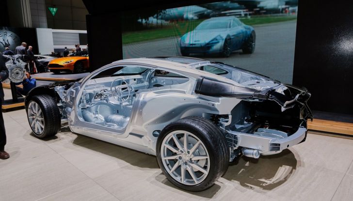 Aston Martin DB11 al Salone di Ginevra - Foto 18 di 30