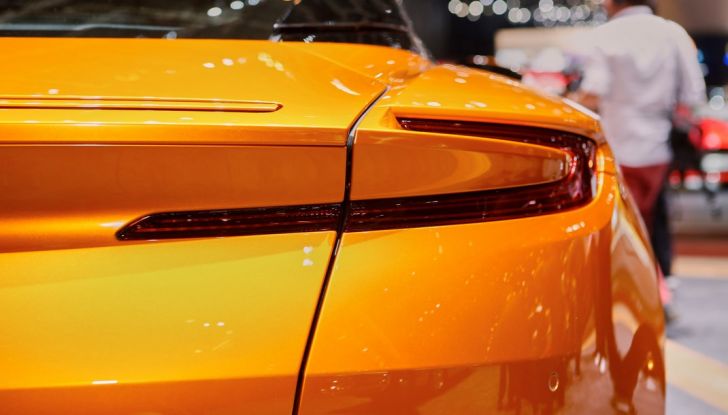 Aston Martin DB11 al Salone di Ginevra - Foto 11 di 30