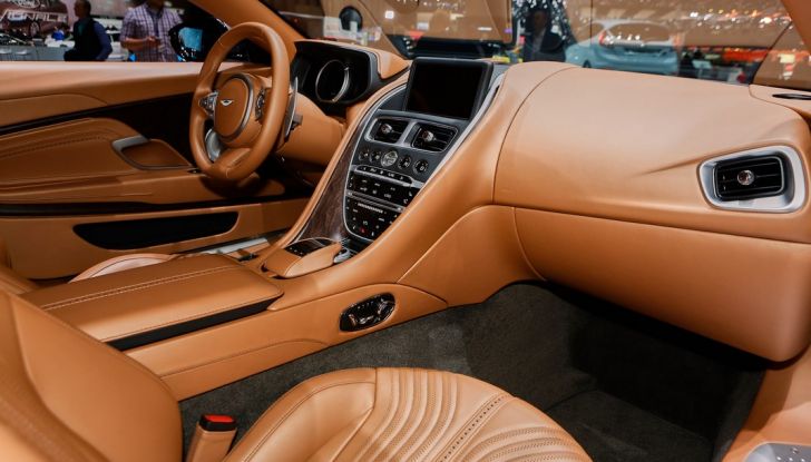 Aston Martin DB11 al Salone di Ginevra - Foto 16 di 30