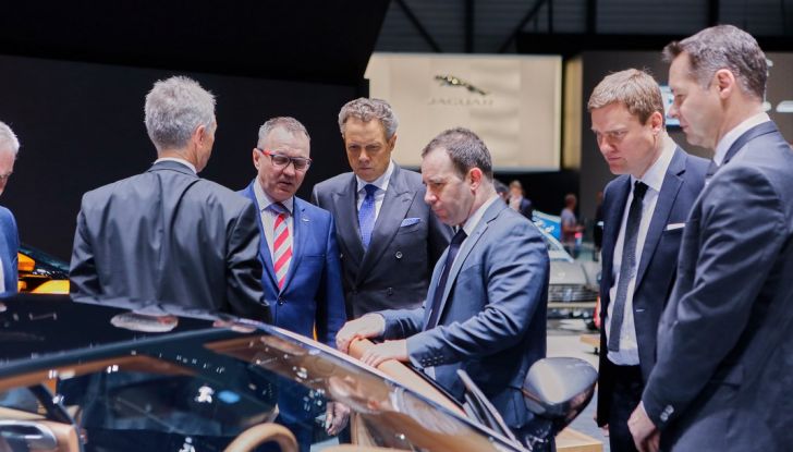 Aston Martin DB11 al Salone di Ginevra - Foto 28 di 30