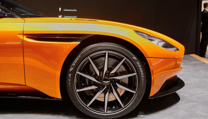 Aston Martin DB11 al Salone di Ginevra - Foto 5 di 30