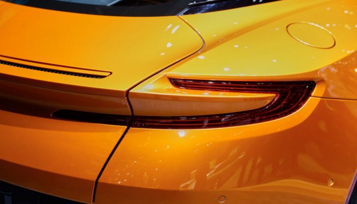 Aston Martin DB11 al Salone di Ginevra - Foto 10 di 30