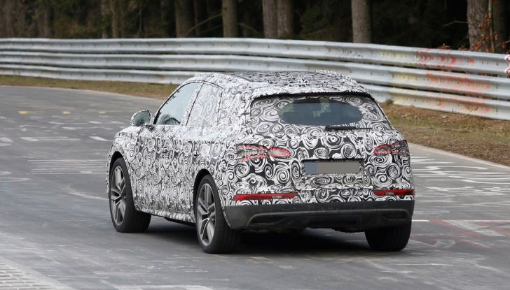 Audi Q5 immagini spia primavera 2016 (2)