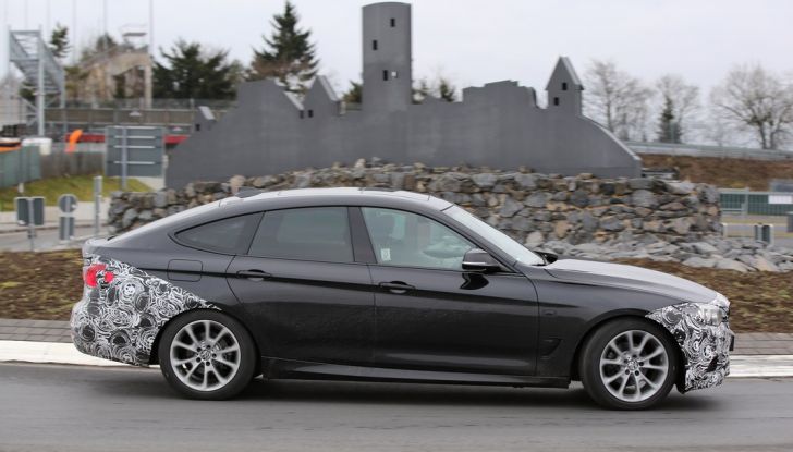 BMW Serie 3 GT, foto spia dei test al Nürburgring - Foto 3 di 16