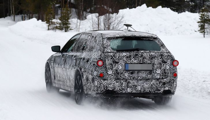 BMW Serie 5 Touring nuova generazione, le foto spia sulla neve (14)