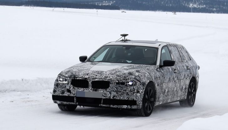 BMW Serie 5 Touring nuova generazione, le foto spia sulla neve (3)