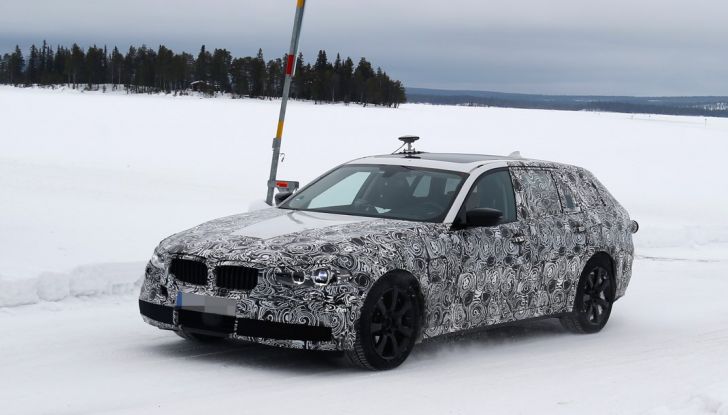 BMW Serie 5 Touring nuova generazione, le foto spia sulla neve (5)