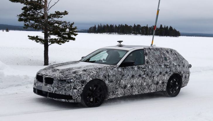 BMW Serie 5 Touring nuova generazione, le foto spia sulla neve (6)