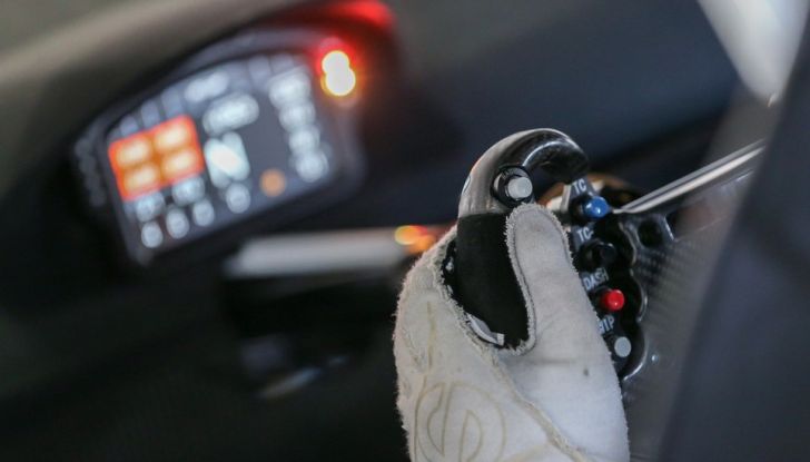 BMW Team Italia scende in pista con la M6 GT3 (15)