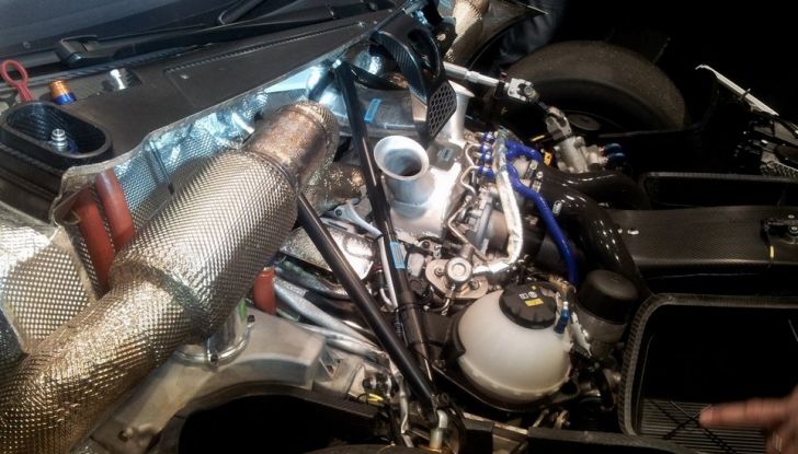 BMW Team Italia scende in pista con la M6 GT3 (31)