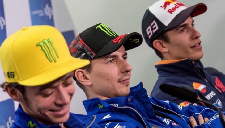 Rossi-Marquez, MotoGP: la battaglia è in pista, la guerra è fuori - Foto 2 di 6