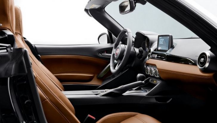 Fiat 124 Spider, interni.