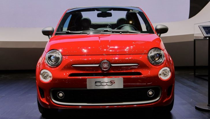 Fiat 500S, vista frontale al Motor Show di Ginevra.