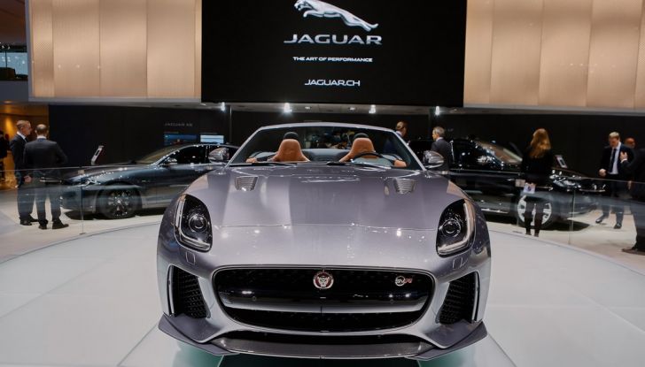 Jaguar F-Type SVR Coupe and Roadster live ginevra 2016