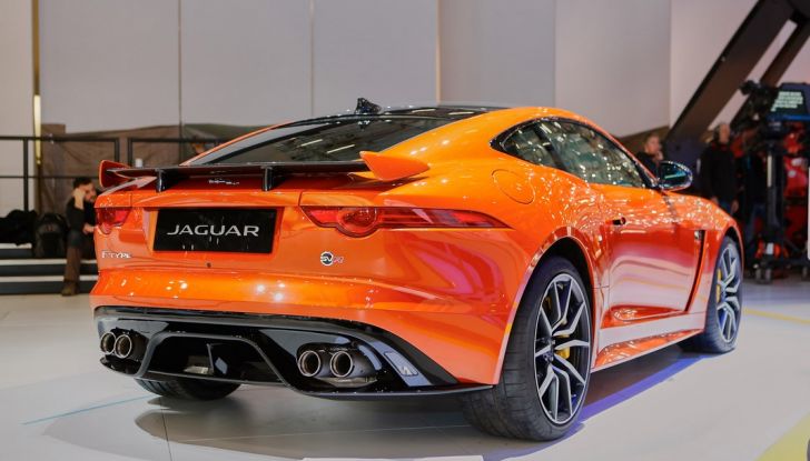 Jaguar F-Type SVR Coupe and Roadster live ginevra 2016