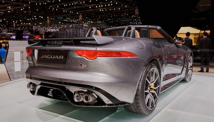 Jaguar F-Type SVR Coupe and Roadster live ginevra 2016