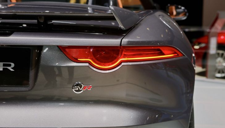 Jaguar F-Type SVR Coupe and Roadster live ginevra 2016