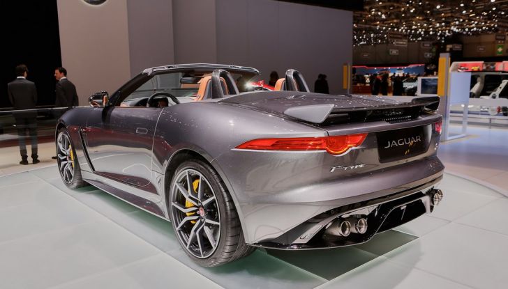 Jaguar F-Type SVR Coupe and Roadster live ginevra 2016