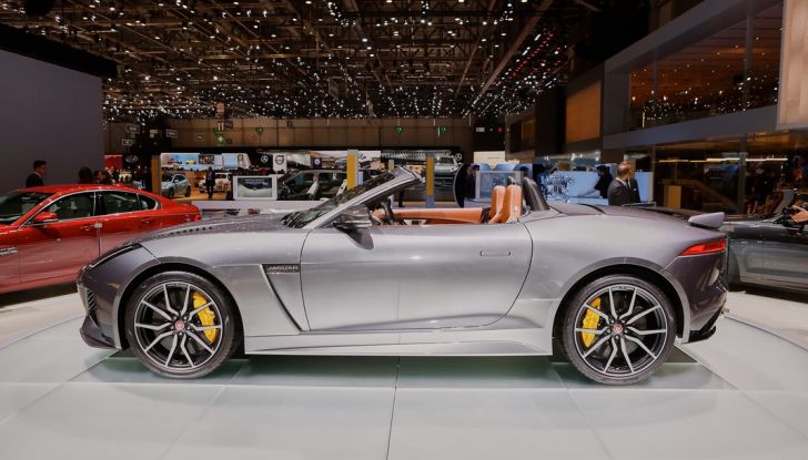 Jaguar F-Type SVR Coupe and Roadster live ginevra 2016
