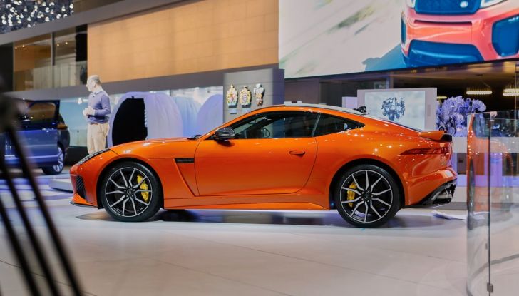 Jaguar F-Type SVR Coupe and Roadster live ginevra 2016