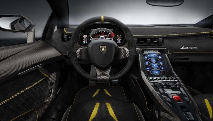 La prima Lamborghini ibrida ha un motore V12 - Foto 2 di 11