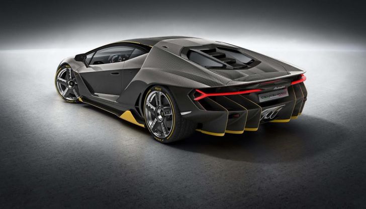 La prima Lamborghini ibrida ha un motore V12 - Foto 3 di 11