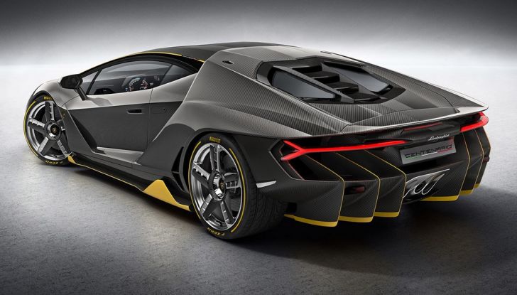 La prima Lamborghini ibrida ha un motore V12 - Foto 6 di 11