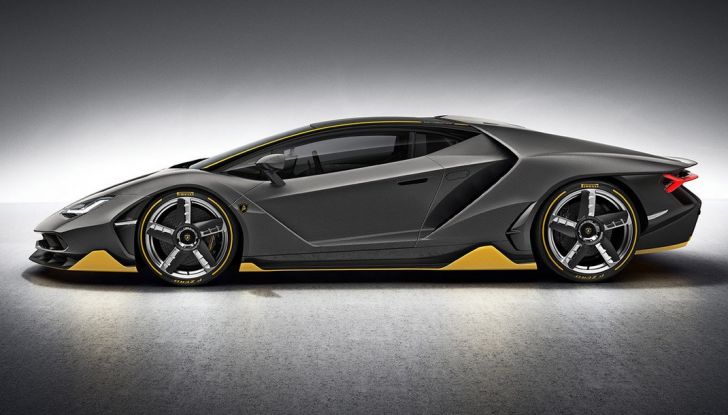 La prima Lamborghini ibrida ha un motore V12 - Foto 7 di 11