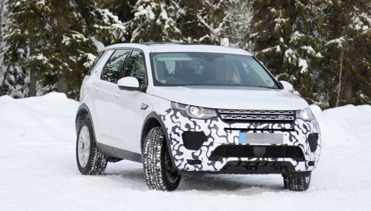 Land Rover Discovery Sport, immagini spia della nuova versione - Foto 4 di 10
