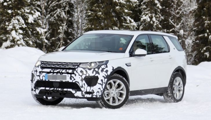 Land Rover Discovery Sport, immagini spia della nuova versione - Foto 1 di 10