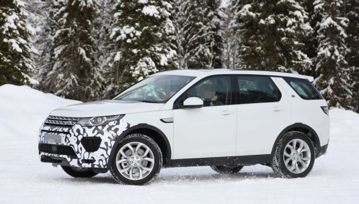 Land Rover Discovery Sport, immagini spia della nuova versione - Foto 6 di 10