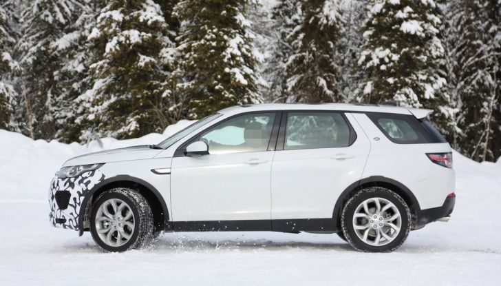 Land Rover Discovery Sport, immagini spia della nuova versione - Foto 7 di 10
