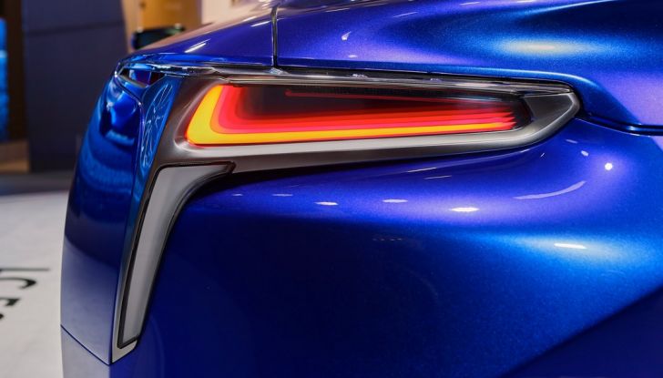 Lexus LC500H live ginevra 2016