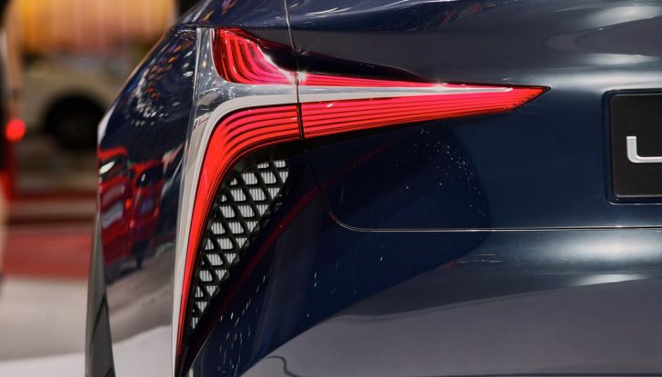 Lexus LF-FC live ginevra 2016