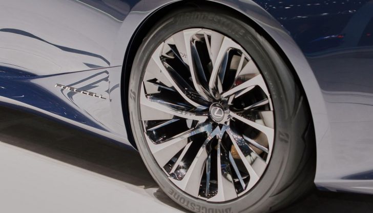 Lexus LF-FC live ginevra 2016