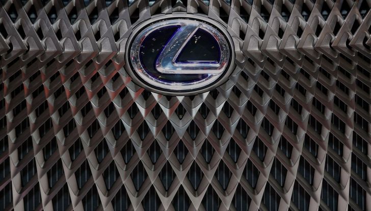 Lexus LF-FC live ginevra 2016