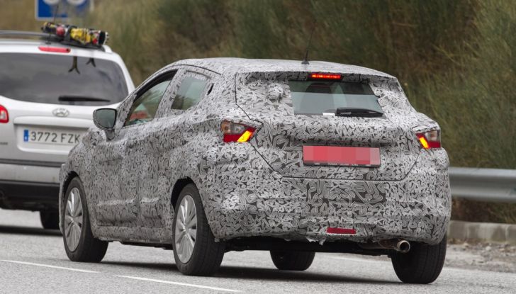 Nissan Micra, prime foto spia della quinta generazione - Foto 2 di 9
