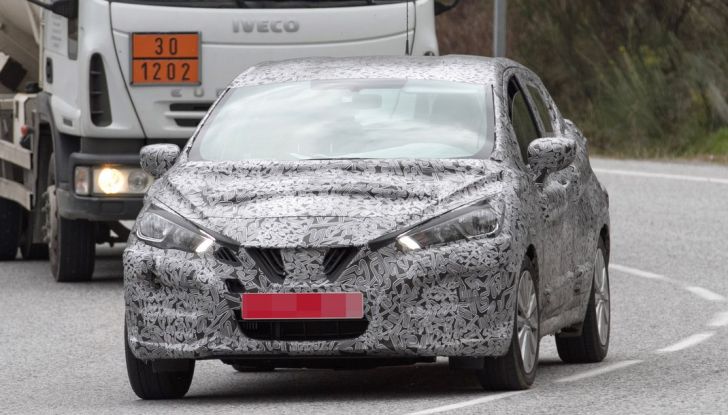 Nissan Micra, prime foto spia della quinta generazione - Foto 4 di 9