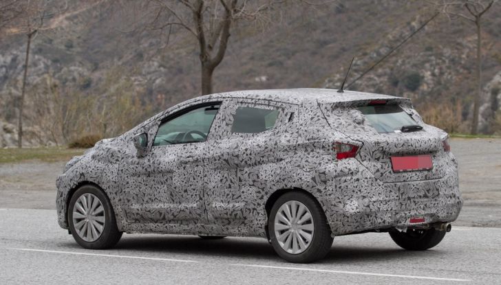 Nissan Micra, prime foto spia della quinta generazione - Foto 8 di 9