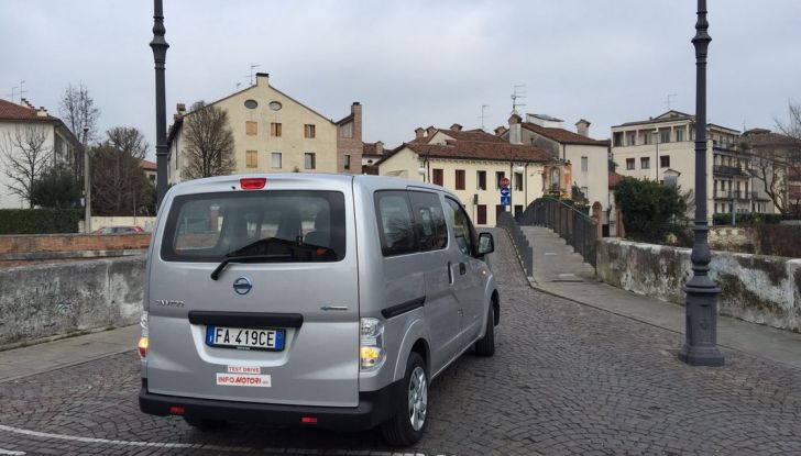 Nissan e-NV200 Combi Bus: la prova su strada dell’elettrico al 100% - Foto 14 di 20