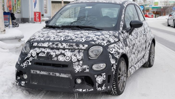 Nuova Abarth 500 spiata durante i test sulla neve