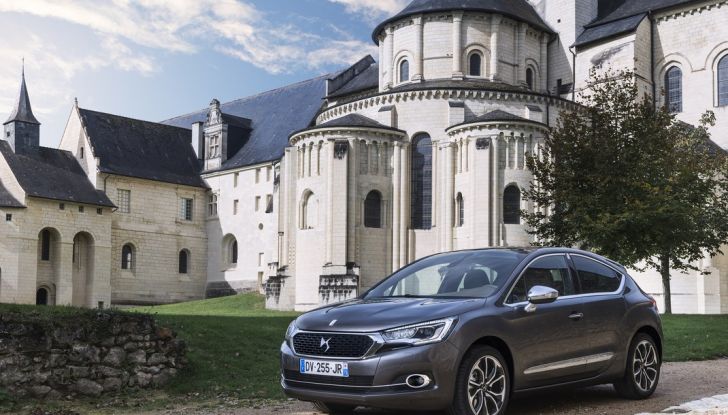 Nuova DS 4: il fascino del BlueHDi 100 - Foto 2 di 12