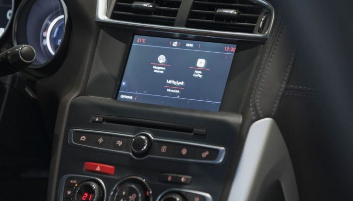 Nuova DS 4: il fascino del BlueHDi 100 - Foto 5 di 12